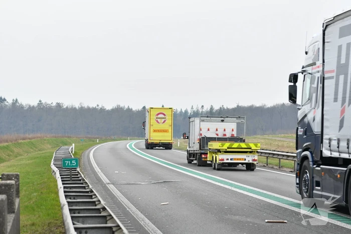 Meerdere auto's met lekke banden vanwege afgevallen lading