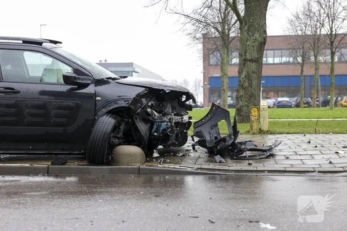 Auto's fiks beschadigd bij botsing