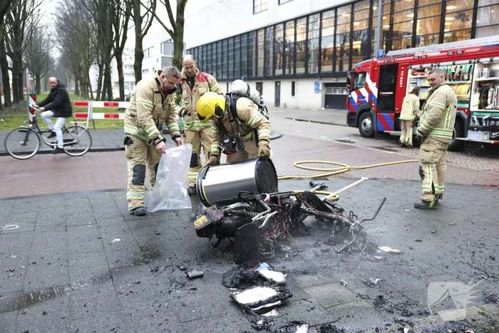 Deelscooter volledig verwoest door brand