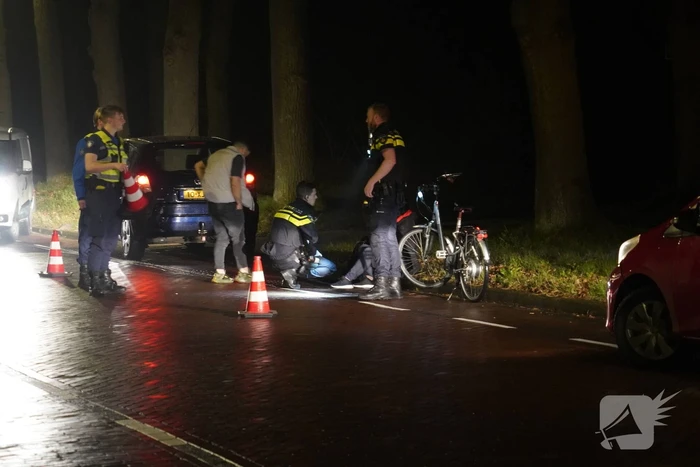 Automobilist rijdt door na aanrijding met fietsster