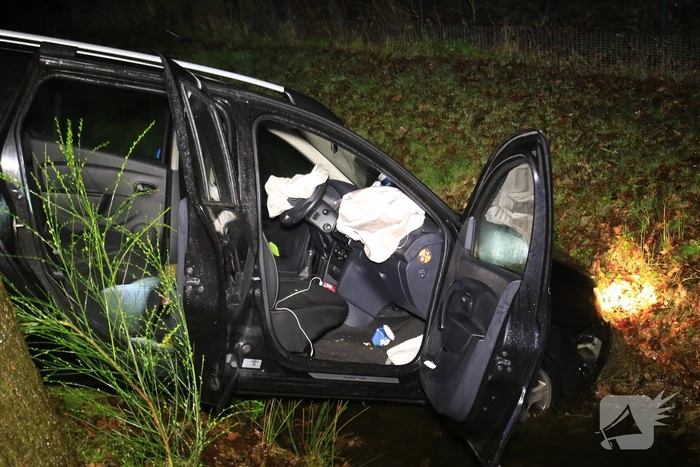 Automobilist verliest macht over stuur en belandt in sloot