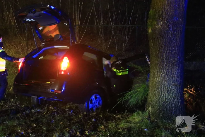 Automobilist verliest macht over stuur en belandt in sloot