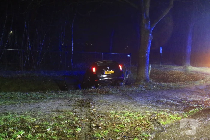 Automobilist verliest macht over stuur en belandt in sloot