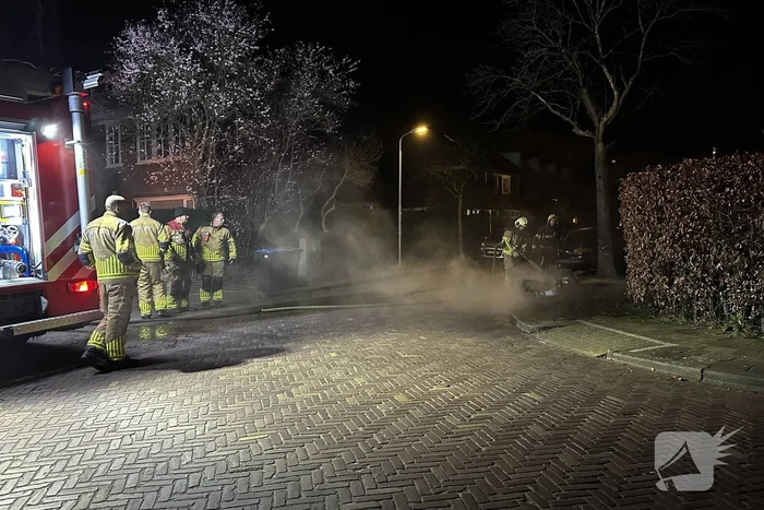 Brandweer blust brandende kliko's