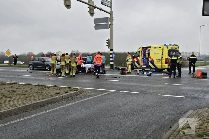 Persoon bekneld na verkeersongeval