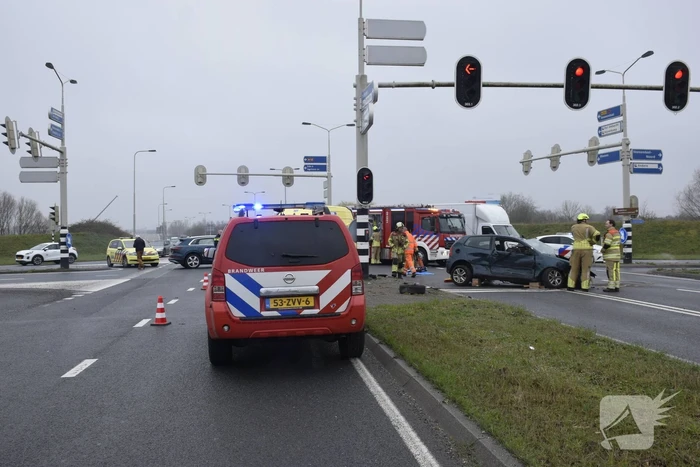 Persoon bekneld na verkeersongeval
