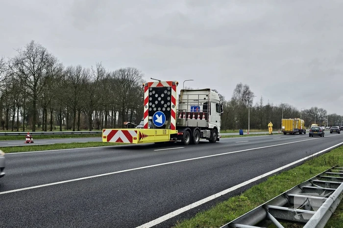 Ziekenhuisafval over de weg heen