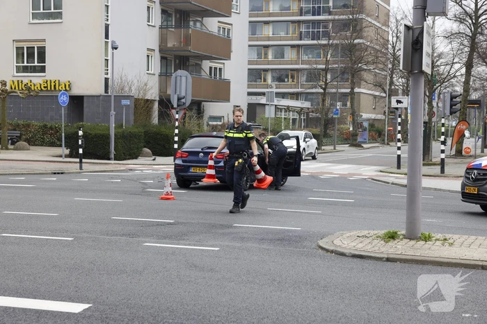 Ongeval tussen bezorgbus en personenauto