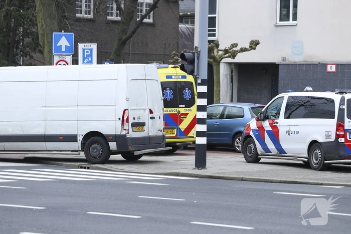 Ongeval tussen bezorgbus en personenauto
