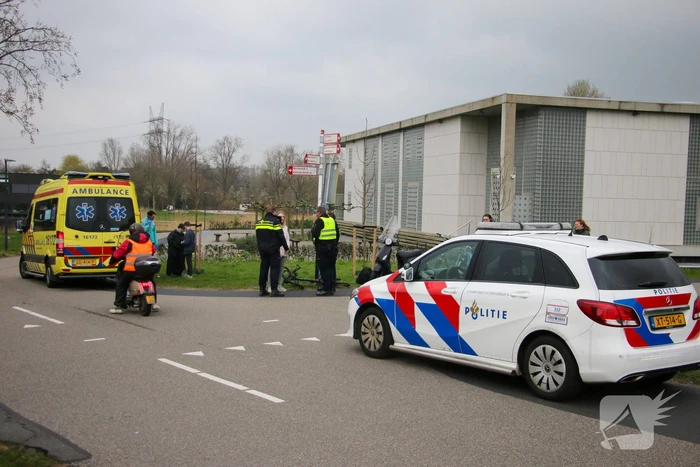 Gewonde bij ongeval tussen fietser en scooterrijder