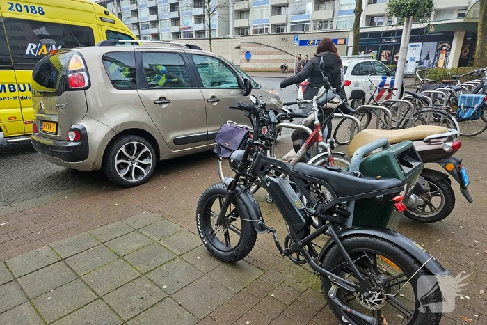 Fatbiker en automobilist botsen op elkaar