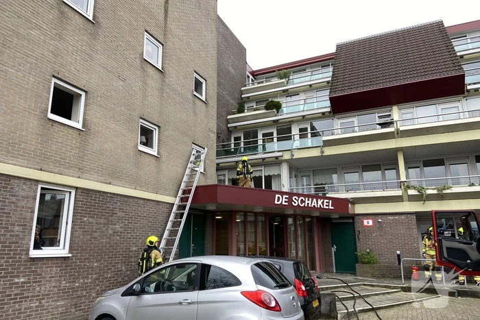 Brand op dak snel onder controle