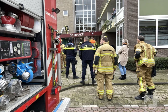 Brand op dak snel onder controle