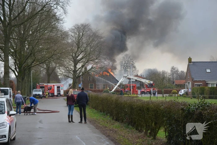 Woonboerderij verwoest door brand