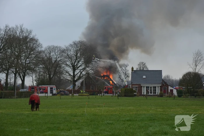 Woonboerderij verwoest door brand