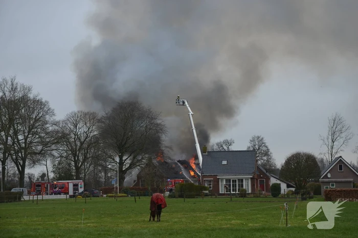 Woonboerderij verwoest door brand