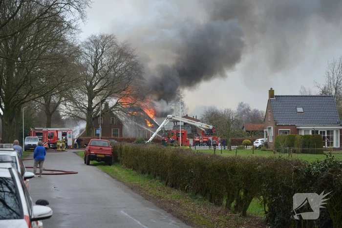 Woonboerderij verwoest door brand