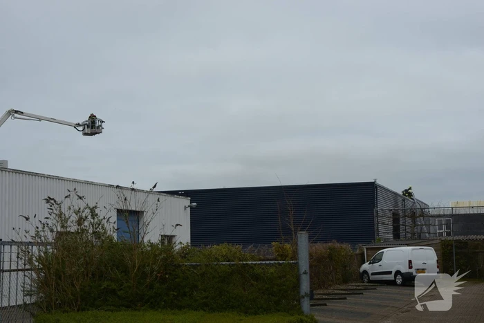 Uitslaande brand bij Peugeot autobedrijf
