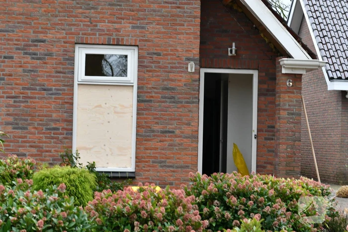Schade na explosie bij woning