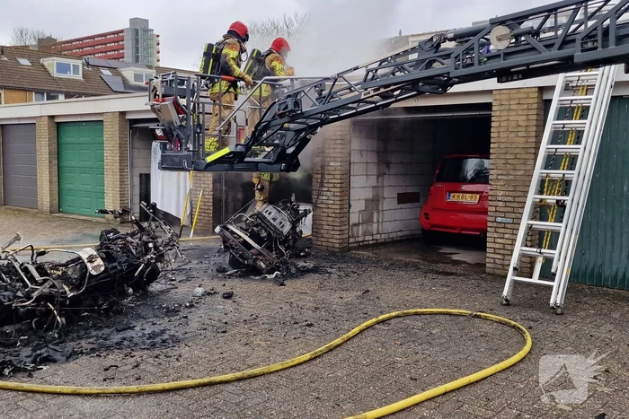 Flinke schade bij uitslaande brand in garagebox