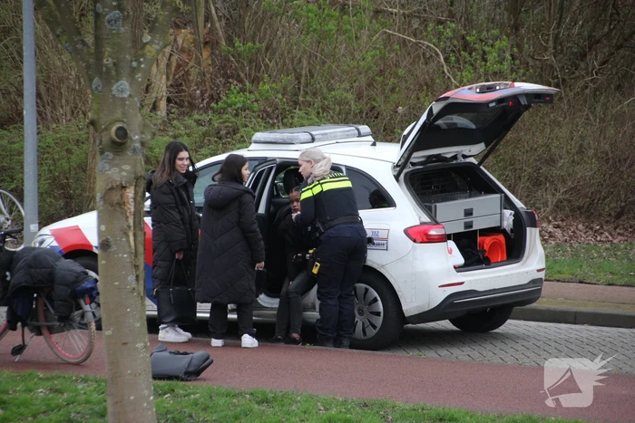 Fietser raakt te water na botsing met andere fietser