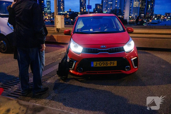 Fikse vertraging door botsing tussen bestelbus en personenauto