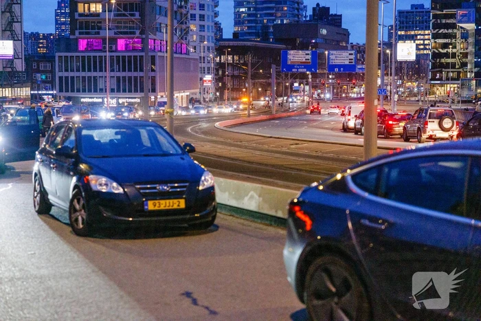 Fikse vertraging door botsing tussen bestelbus en personenauto