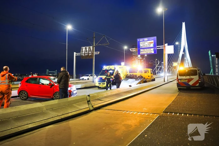 Fikse vertraging door botsing tussen bestelbus en personenauto