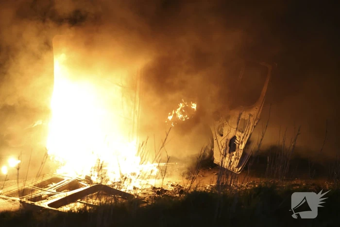 Bestelbus verwoest door brand
