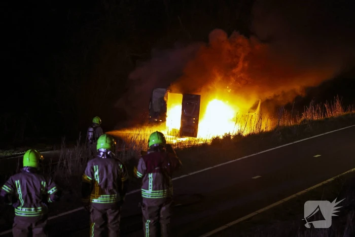 Bestelbus verwoest door brand