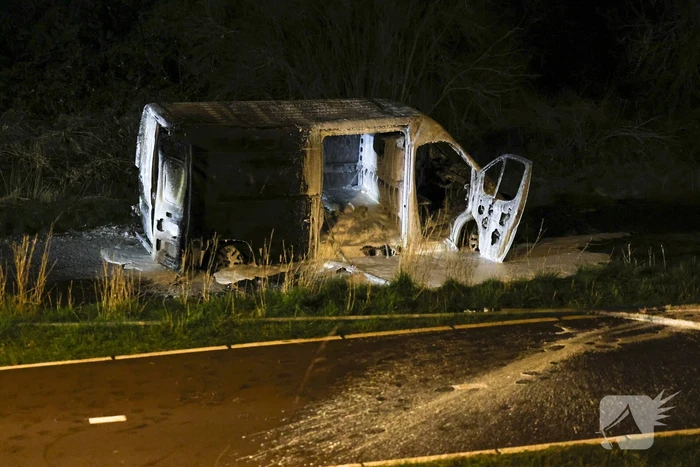 Bestelbus verwoest door brand
