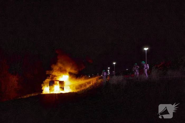 Bestelbus verwoest door brand