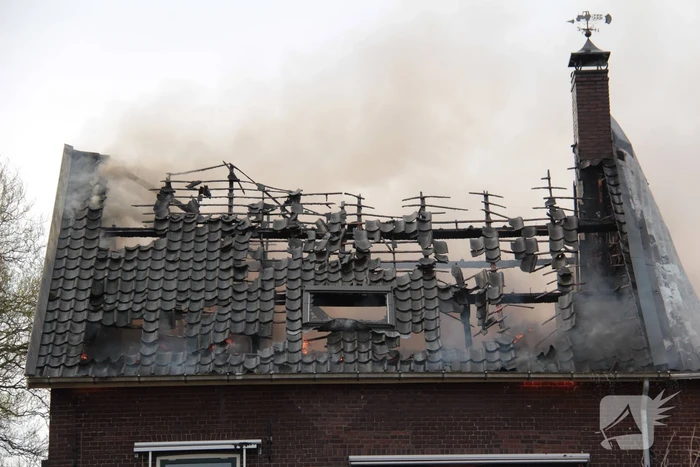 Hevige rookontwikkeling bij brand in loods
