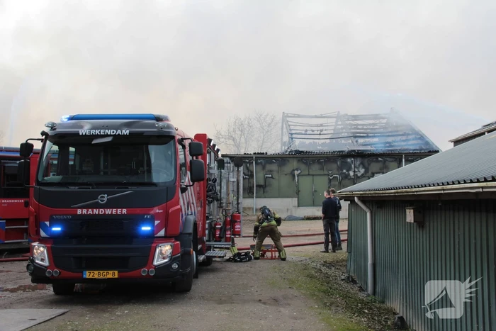Hevige rookontwikkeling bij brand in loods
