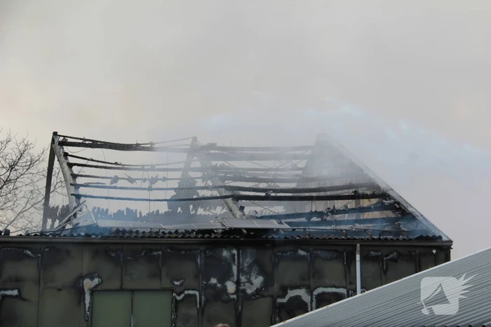 Hevige rookontwikkeling bij brand in loods