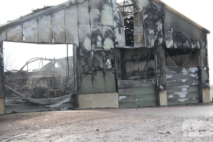 Hevige rookontwikkeling bij brand in loods