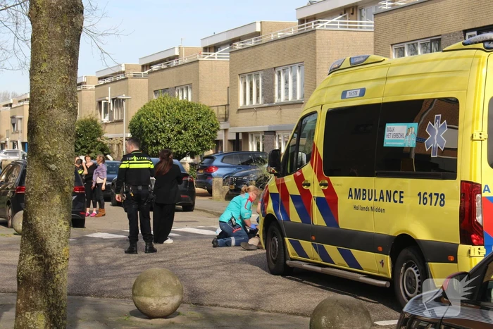 Man op brommer overleden bij botsing met auto