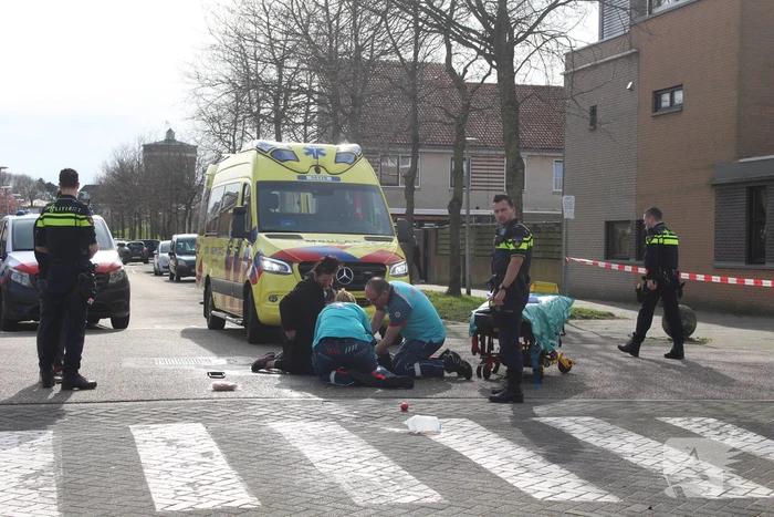 Man op brommer overleden bij botsing met auto