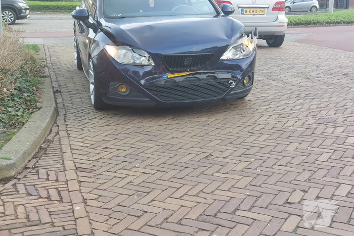 Les auto betrokken bij kop-staartbotsing
