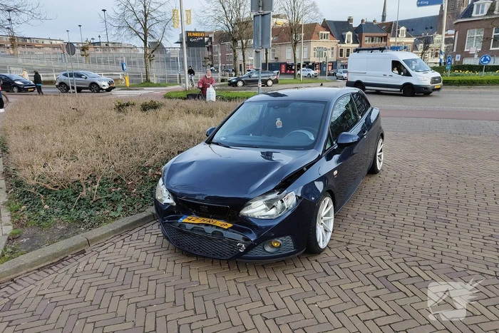 Les auto betrokken bij kop-staartbotsing
