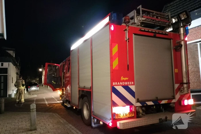 Brandweer onderzoekt gaslucht bij woning