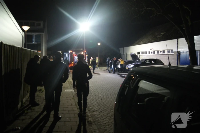 Twee auto's in brand in woonwijk