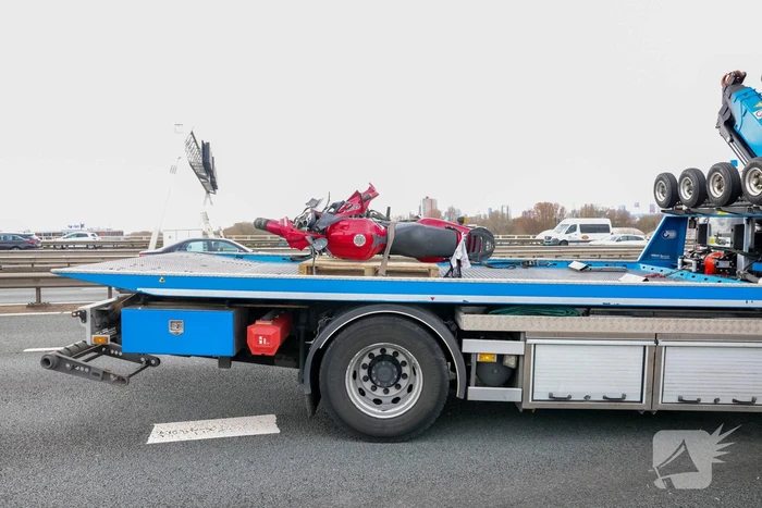 Van Brienenoordbrug deels afgesloten door ongeval