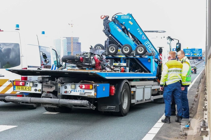 Van Brienenoordbrug deels afgesloten door ongeval