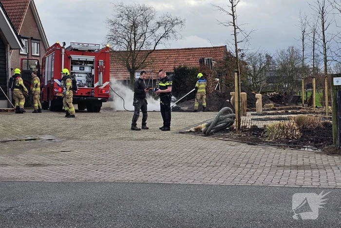 Scooter vat vlam in schuur