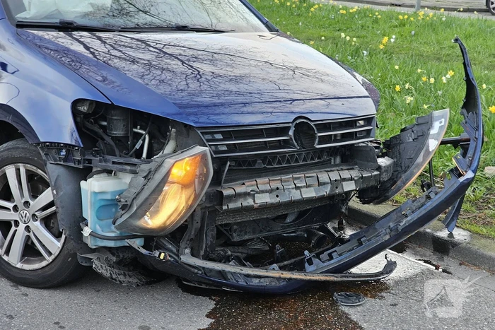 Auto zwaar beschadigd na uitwijkmanoeuvre