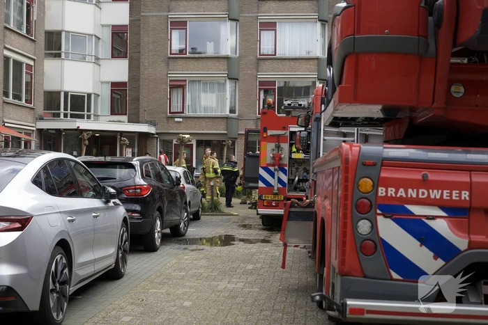Bewoner uit brandend huis gehaald, veel schade
