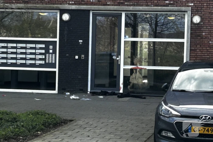 Zwaargewonde na steekpartij bij flat