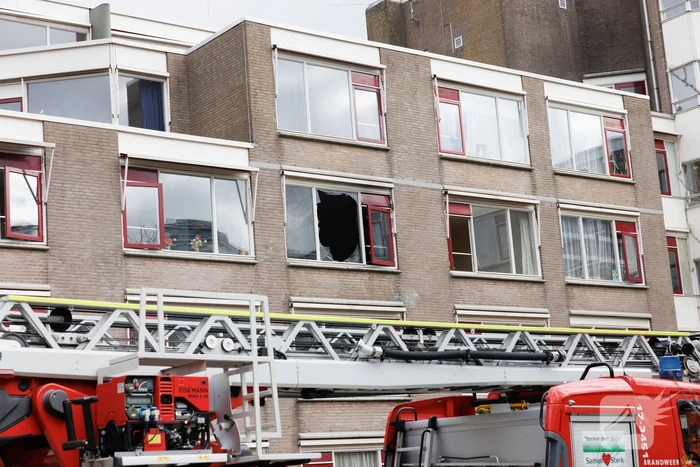 Bewoner uit brandend huis gehaald, veel schade
