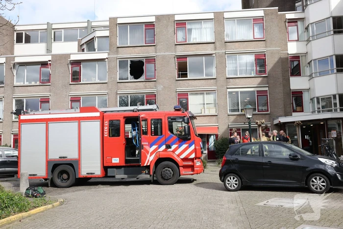 Bewoner uit brandend huis gehaald, veel schade